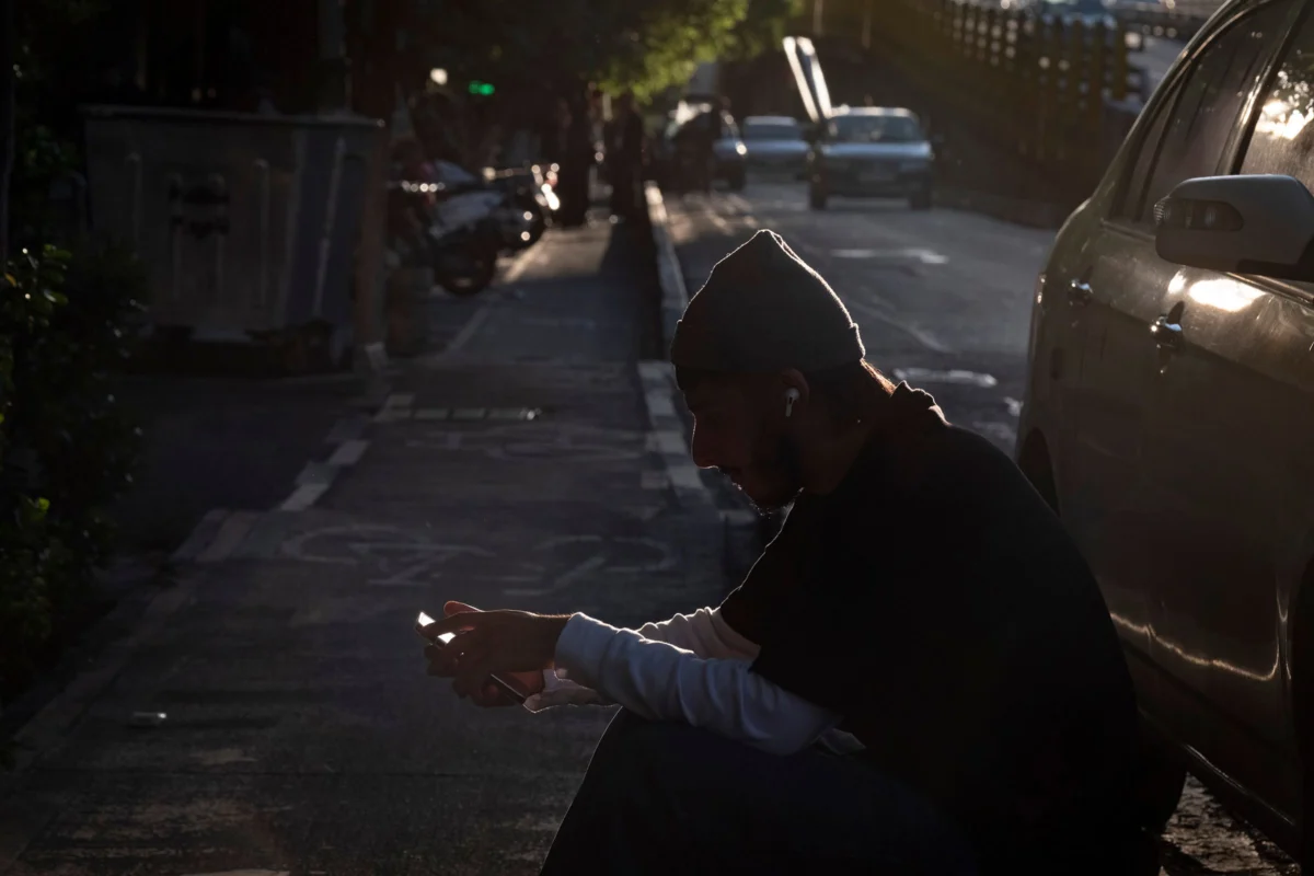 Iran Begins Fragile Restoration of Global Internet Connectivity Following Months of State-Imposed Blackouts and Regional Conflict