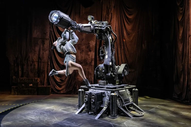 Walk My World: Recirquel’s Immersive Spectacle Redefines Theatrical Boundaries